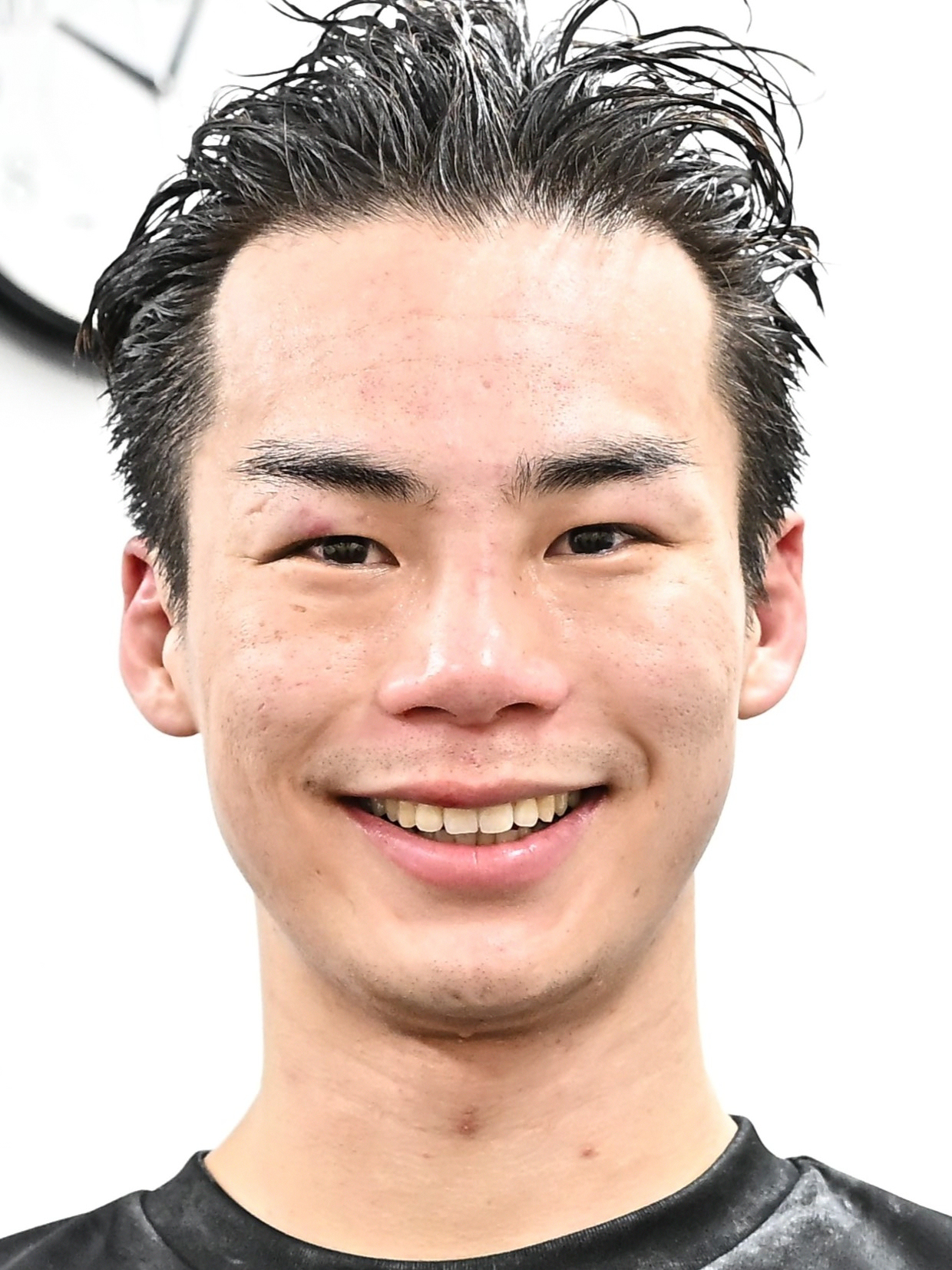 L e\