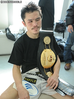 勴 O